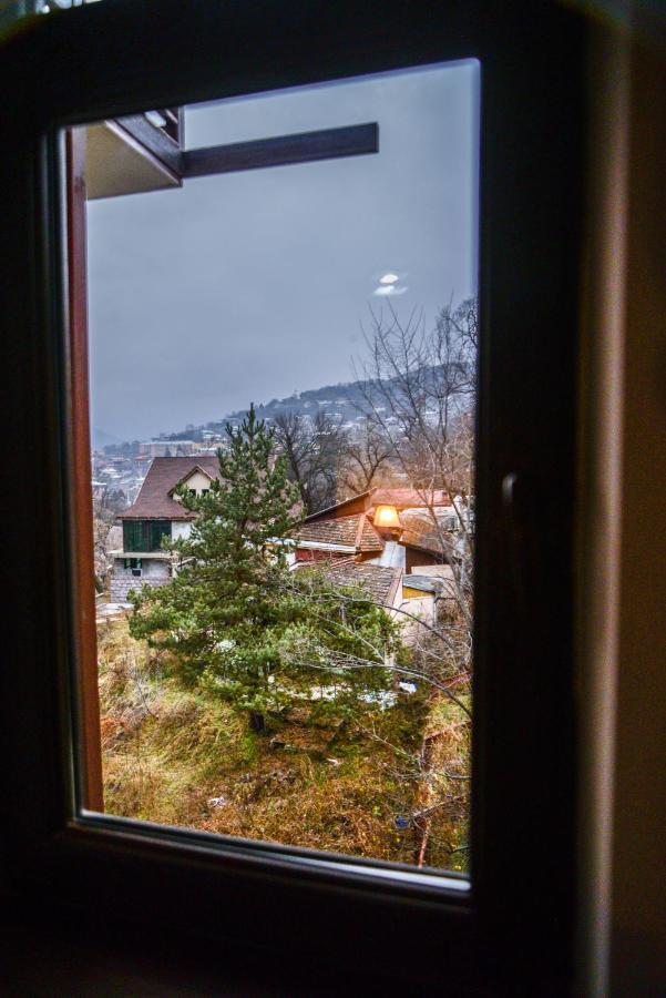 Paxlava Guesthouse & Restaurant Dilijan Exterior photo